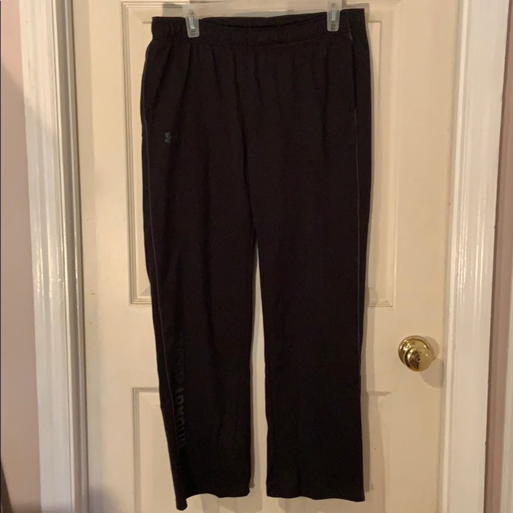 Draw string. Men’s. Wide bottoms. Pockets.